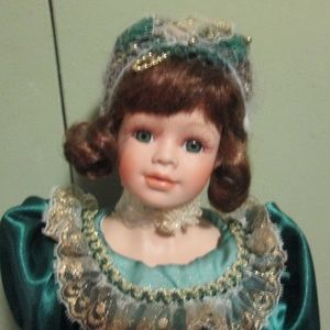 LADY ESMERELDA ROYAL COURTS PORCELAIN DOLL 15"